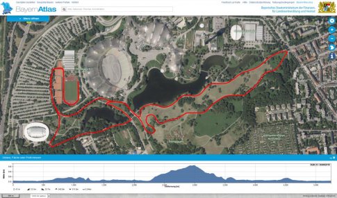 Im Kartenviewer BayernAtlas geöffnetes Luftbild des Olympiaparks. Die Laufroute ist in rot eingezeichnet. Darunter befindet sich das Höhenprofil.