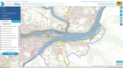 Das Bildschirmfoto des BayernAtlas zeigt einen Kartenausschnitt im Bereich von Passau. Eingeblendet wurde der Themenlayer 