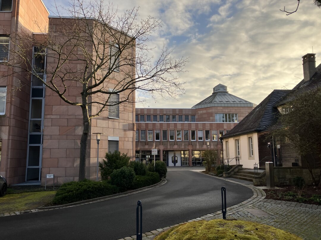 Blick auf das Amtsgebäude des ADBV Schweinfurt