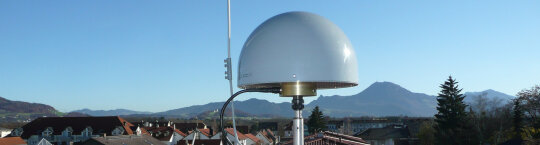 Satellitenantenne mit Panoramablick über Freilassing und Salzburger Alpen